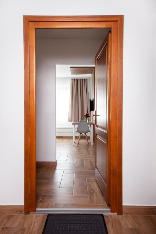 Hvt Comfort Apartments Мезёкёвешд Экстерьер фото