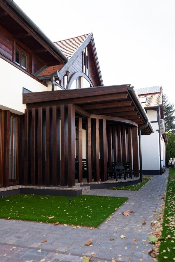 Hvt Comfort Apartments Мезёкёвешд Экстерьер фото