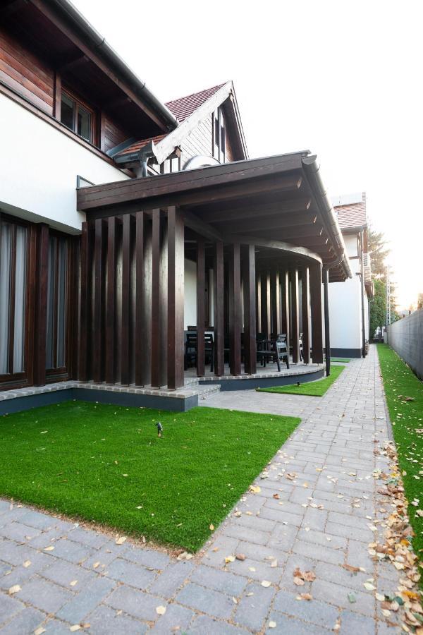 Hvt Comfort Apartments Мезёкёвешд Экстерьер фото