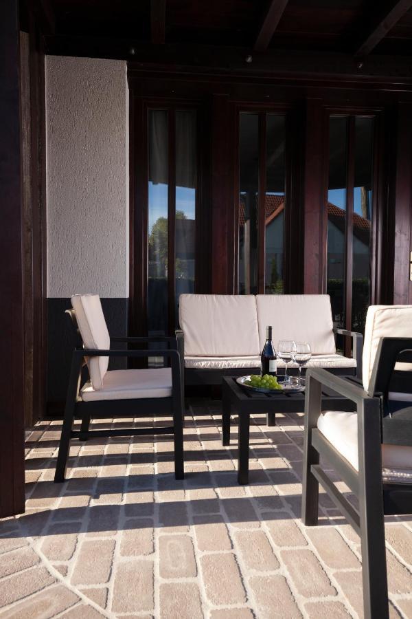 Hvt Comfort Apartments Мезёкёвешд Экстерьер фото