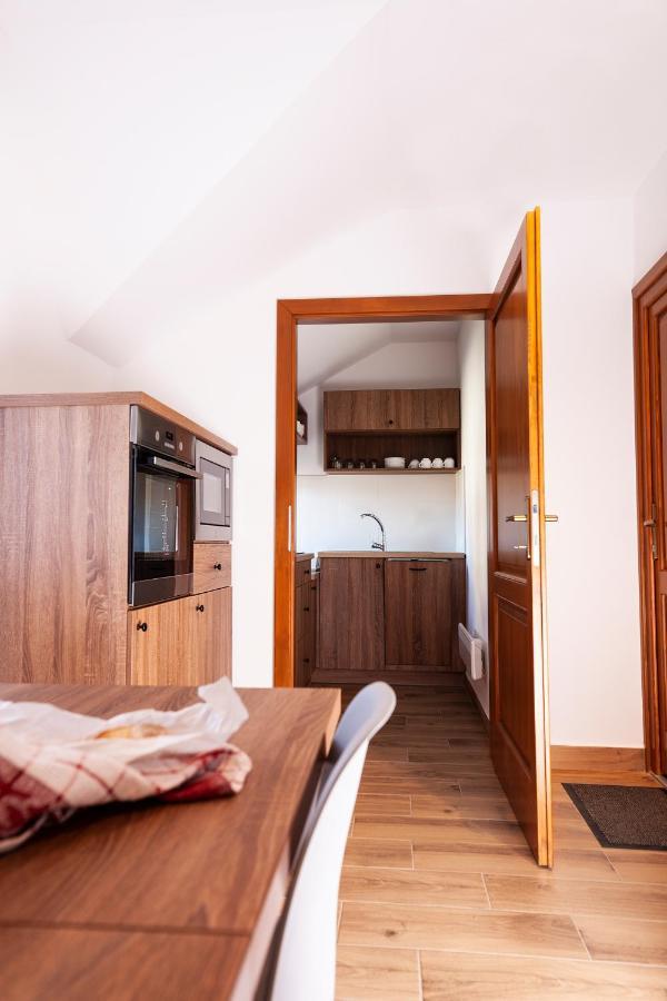 Hvt Comfort Apartments Мезёкёвешд Экстерьер фото