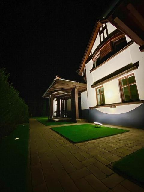 Hvt Comfort Apartments Мезёкёвешд Экстерьер фото