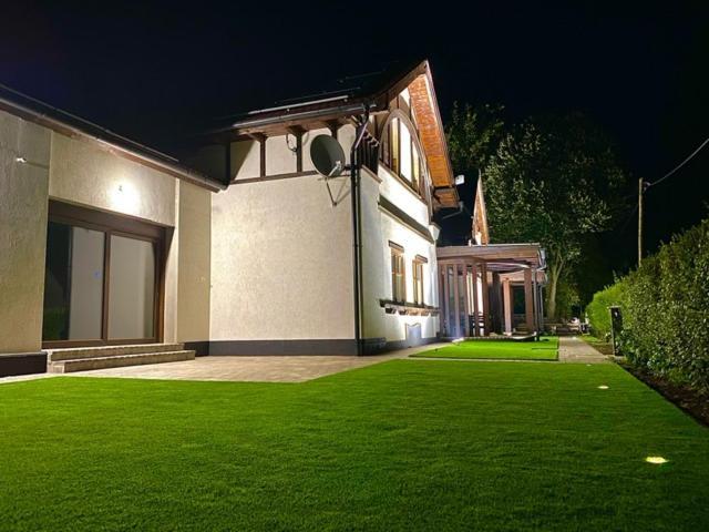 Hvt Comfort Apartments Мезёкёвешд Экстерьер фото