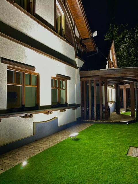 Hvt Comfort Apartments Мезёкёвешд Экстерьер фото